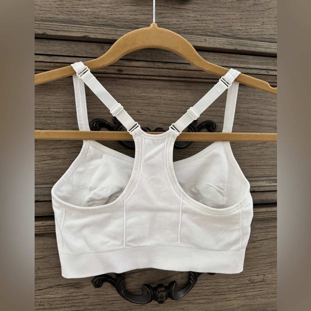 Old Navy Active Sports Bra White Racerback Spandex Adjustable Straps - Picture 4 of 6